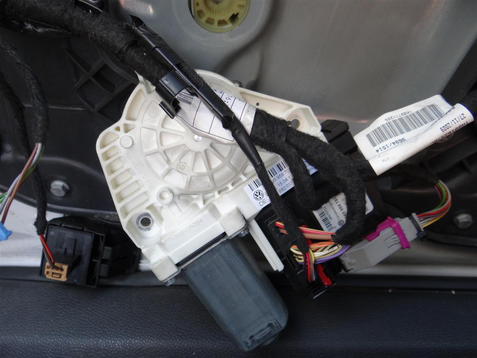 VW Scirocco window motor – driver side VW Scirocco window motor – driver side