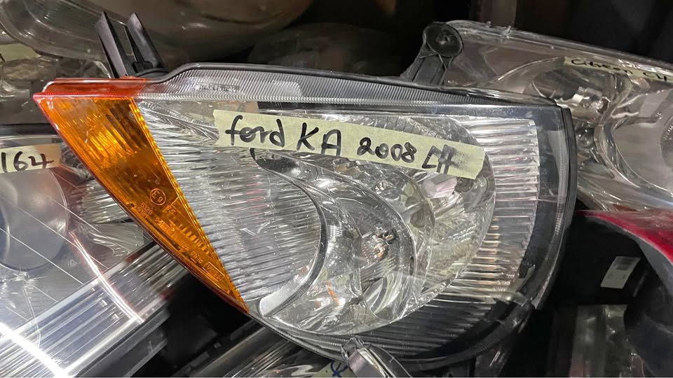 Ford Ka headlight - Private Seller Ford Ka headlight - Private Seller