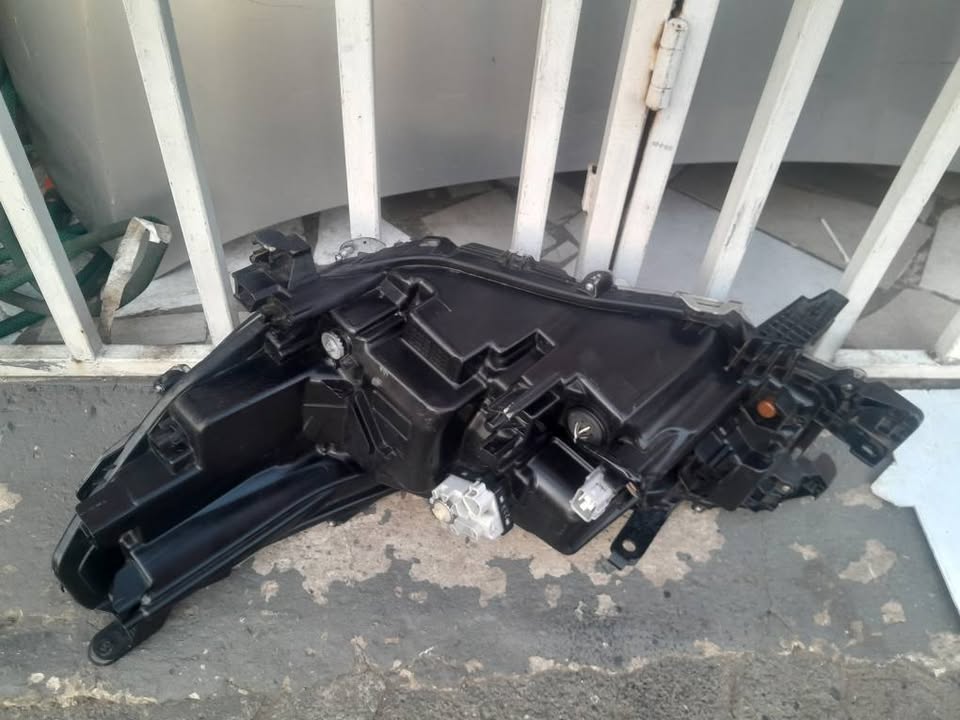 2021-2023 TOYOTA HILUX LEGEND RIGHT SIDE HEADLIGHT FOR SALE