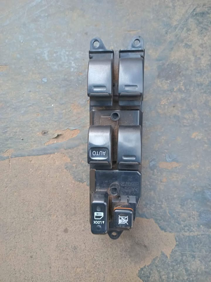Toyota hilux d4d main window switch for sale @ circle 7 used parts - Private Seller