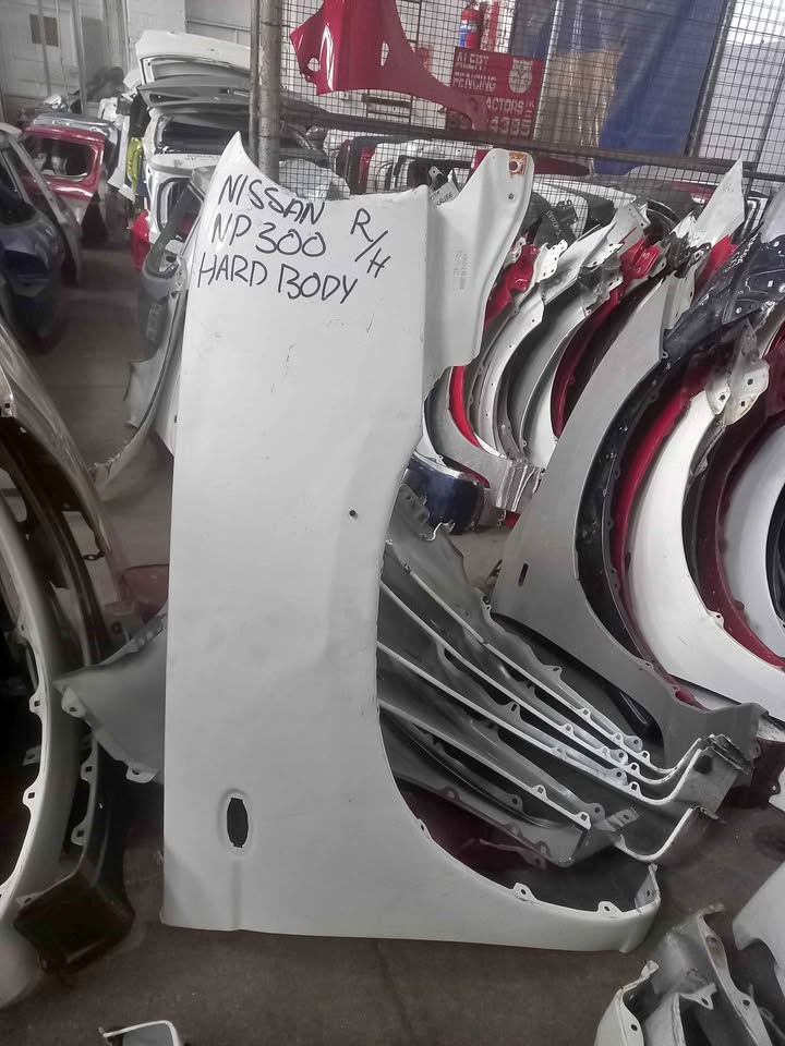 Nissan NP 300 fender right - Private Seller Nissan NP 300 fender right - Private Seller