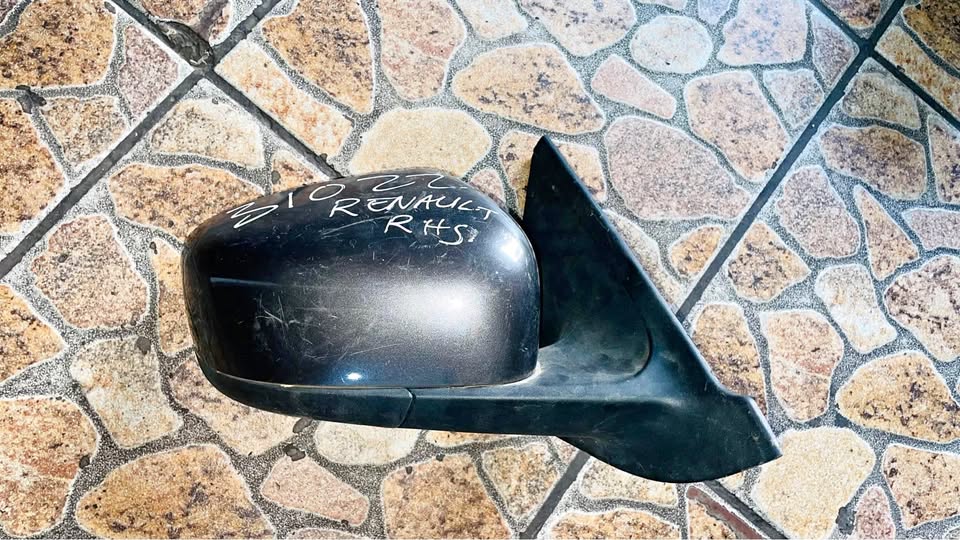Renault Kwid side mirror 2016/20 - Private Seller Renault Kwid side mirror 2016/20 - Private Seller