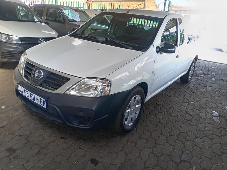 2016 Nissan Np200 1.6ltr Aircon Manual Petrol White Spare key