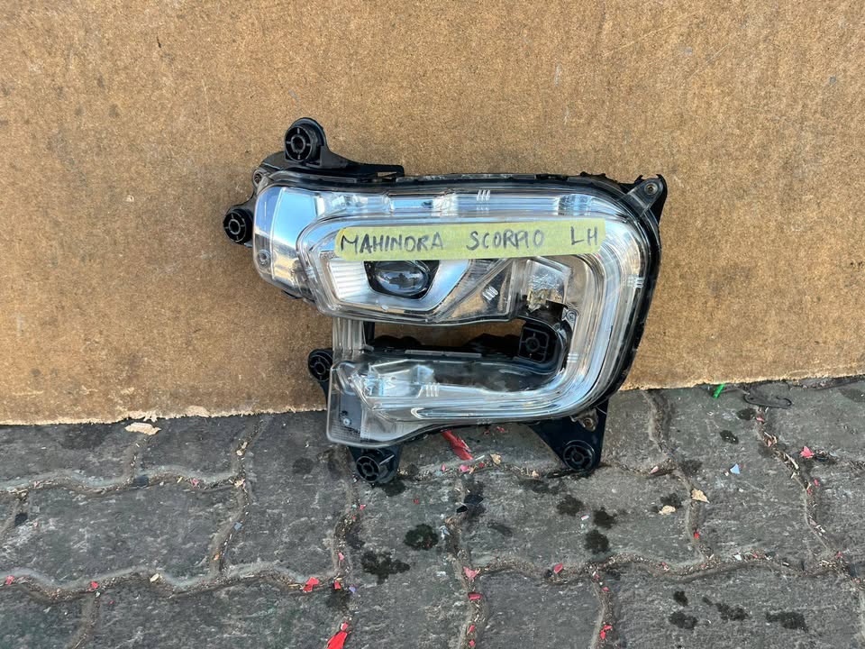 Mahindra scorpia Headlight - Private Seller Mahindra scorpia Headlight - Private Seller