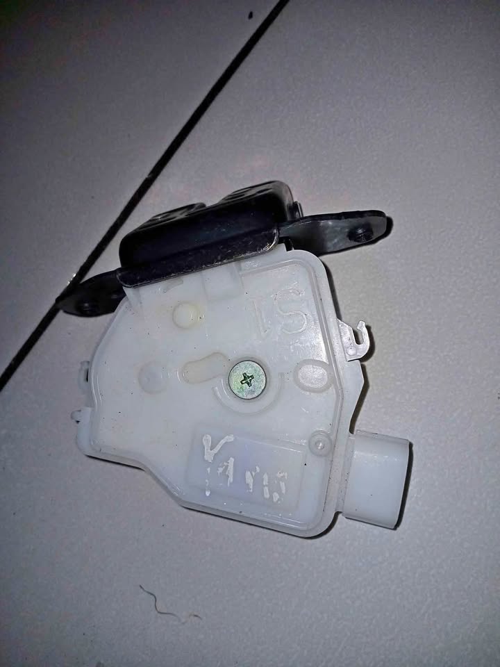 Toyota Yaris new shape boot lock - Private Seller Toyota Yaris new shape boot lock - Private Seller