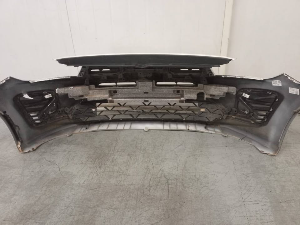 2024 Kia Rio Complete Bumper - Private Seller 2024 Kia Rio Complete Bumper - Private Seller
