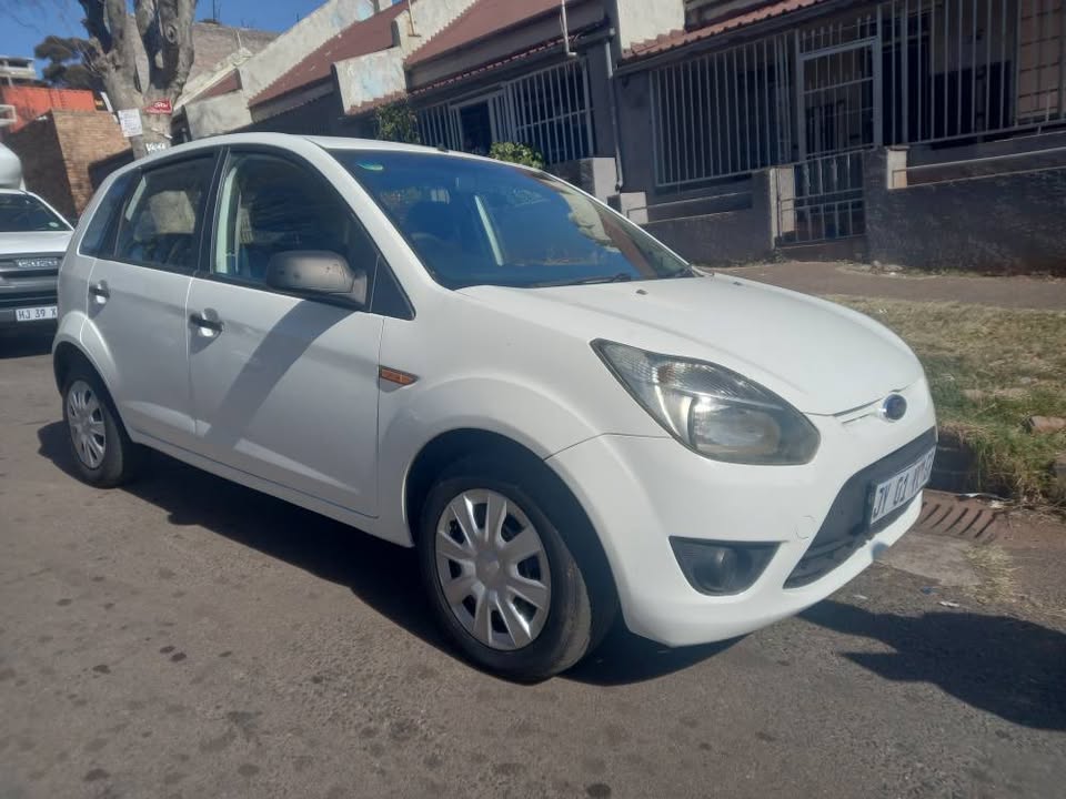 Ford figo 1.4 Petrol, Manual, White, 81000kms