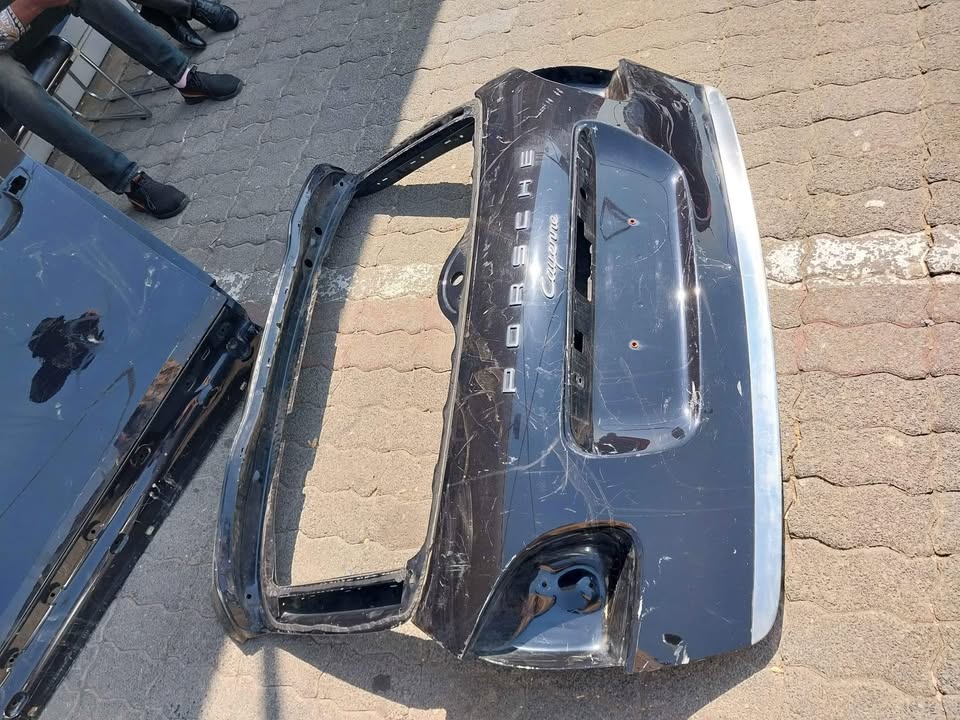 Porsche cayenne tailgate - Private Seller