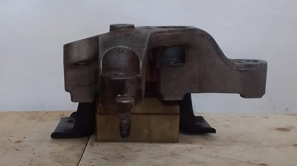 Nissan NP 200 Right Side Engine Mounting - Private Seller