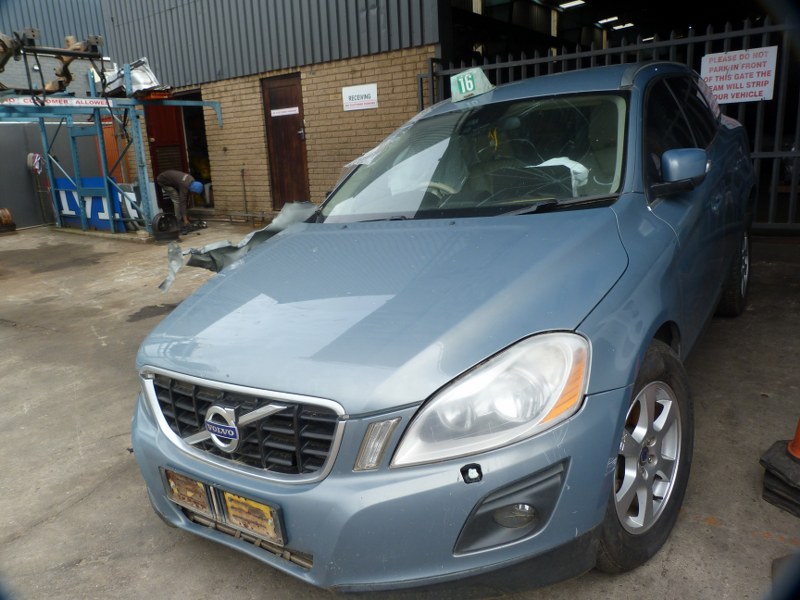 Volvo XC60 2.4d Geartronic AT Grey - 2009 STRIPPING FOR SPARES - Private Seller