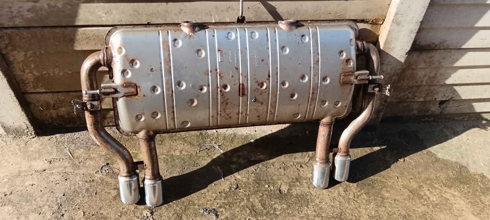 Jaguar XKR V8 supercharged exhaust box - Private Seller