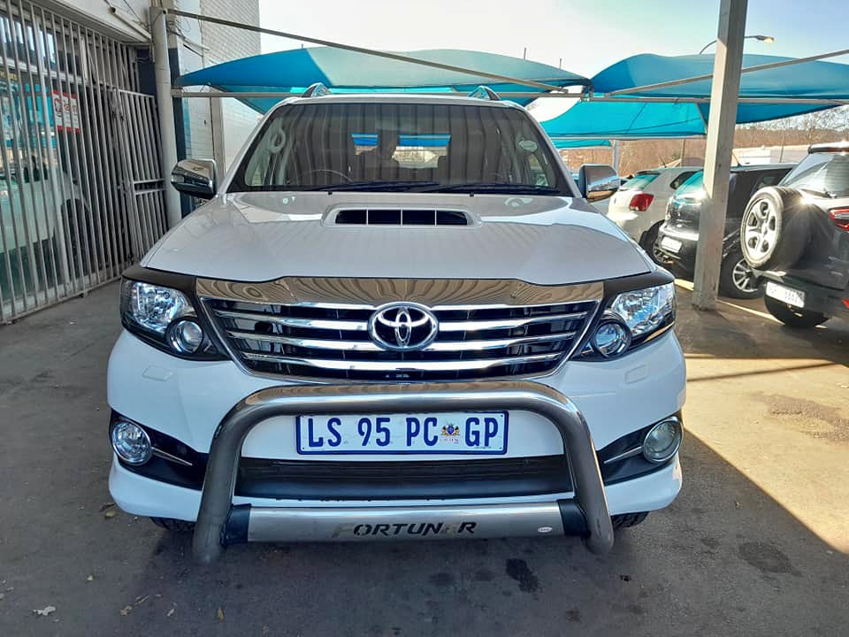 2015 TOYOTA FORTUNER 3.0 D4D 4X2  AUTOMATIC