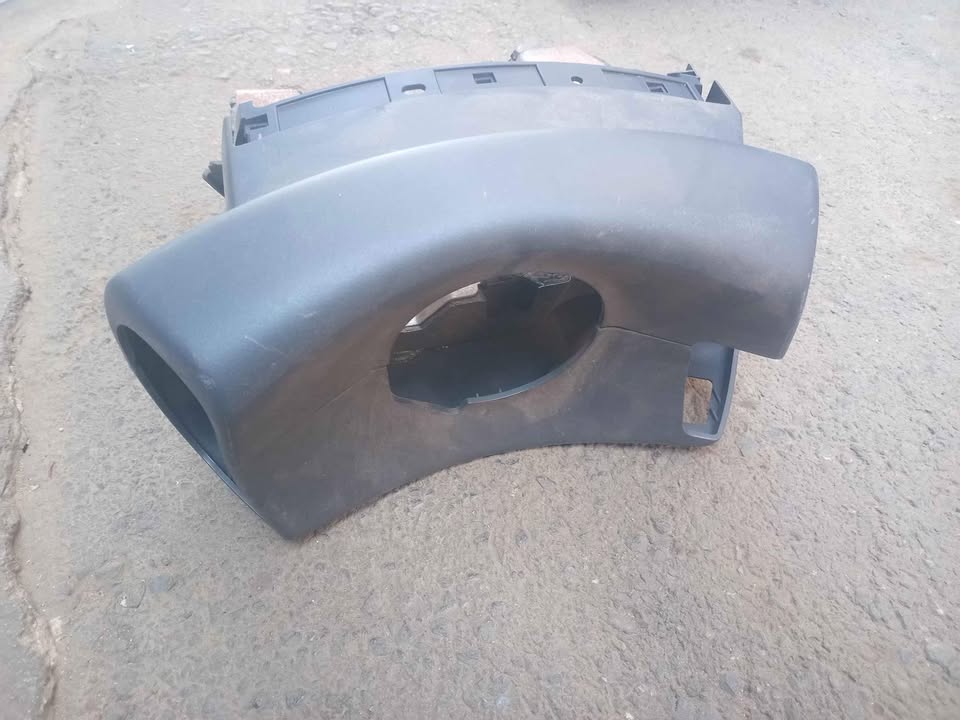 2003 Renault Clio 3 steering ignition cover for sale @ circle 7 used parts - Private Seller