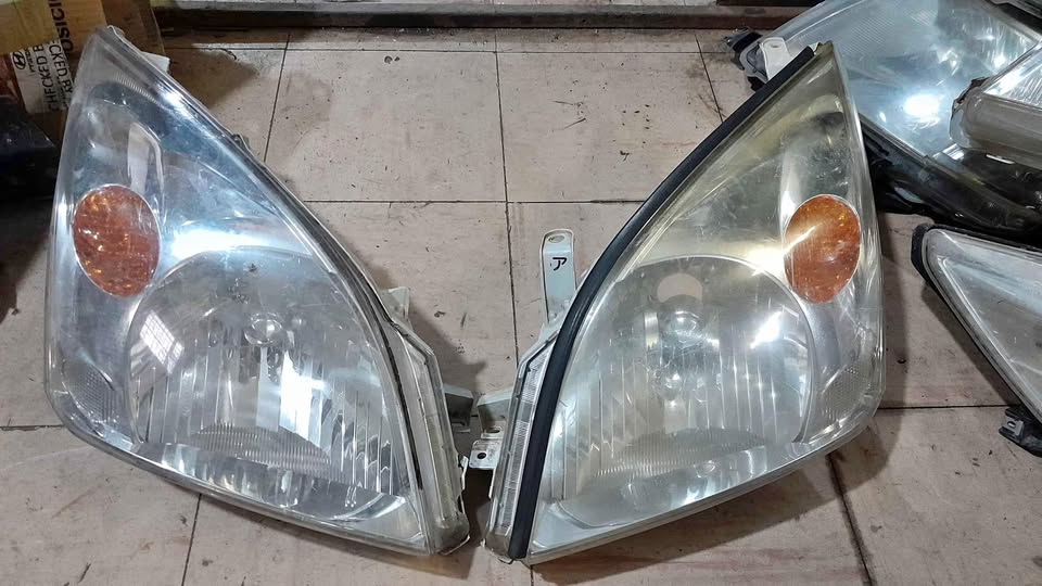 Toyota prado headlight - Private Seller Toyota prado headlight - Private Seller