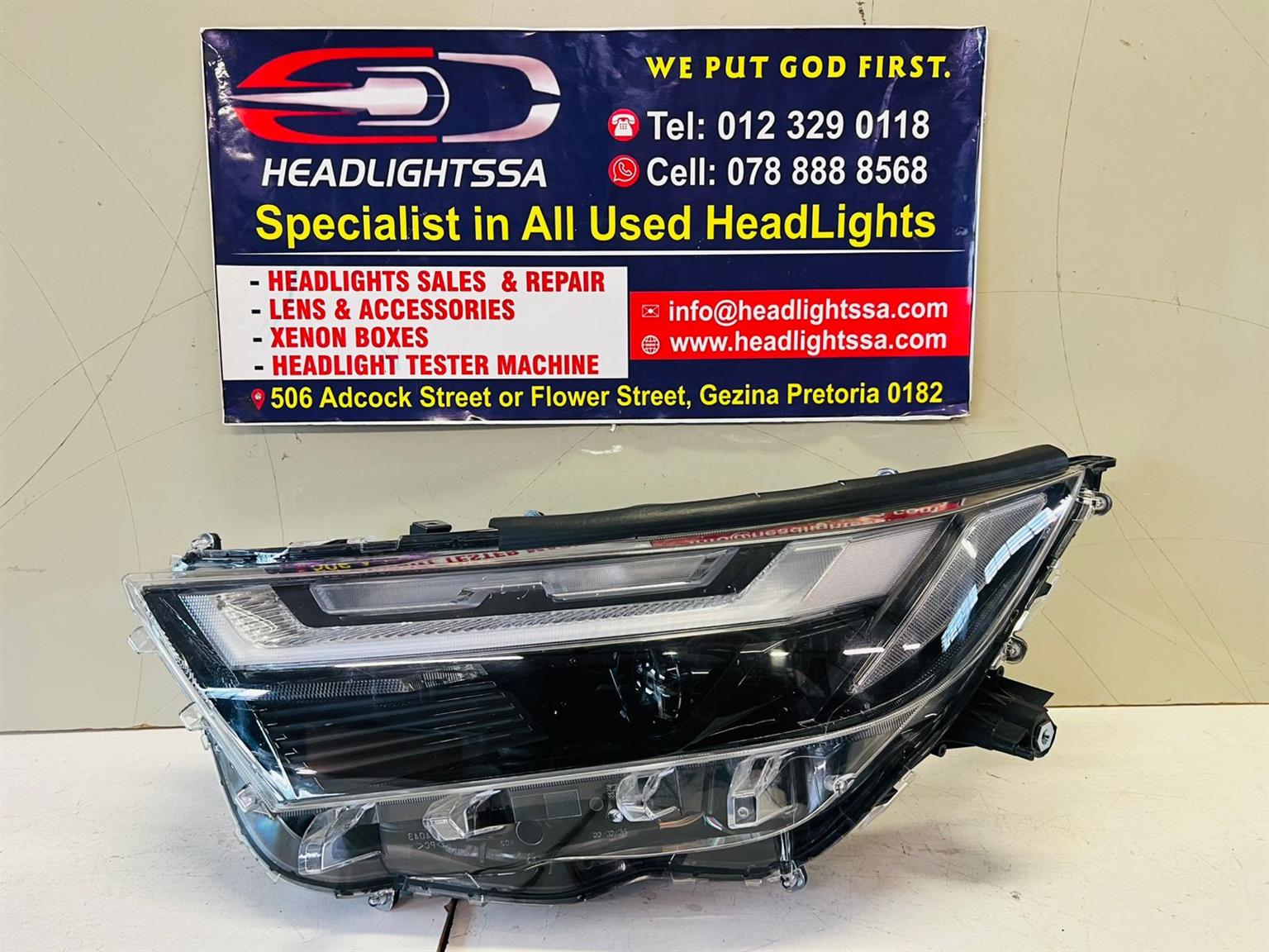 Toyota RAV4 facelift left side LED xenon headlight - Private Seller Toyota RAV4 facelift left side LED xenon headlight - Private Seller