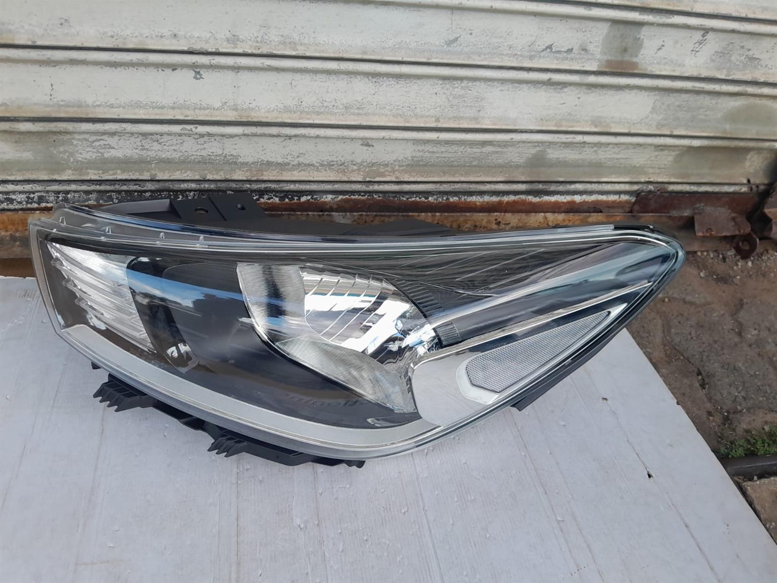 2018-2023 KIA RIO LEFT SIDE NORMAL HEADLIGHT FOR SALE - Private Seller