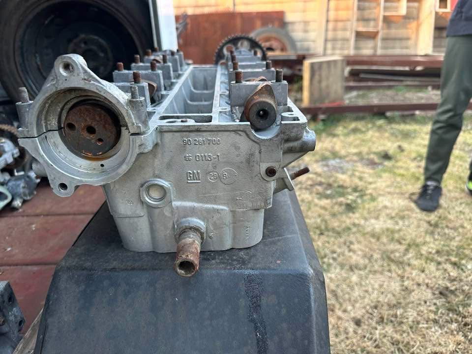 Opel - 3 used cylinder heads - Private Seller Opel - 3 used cylinder heads - Private Seller