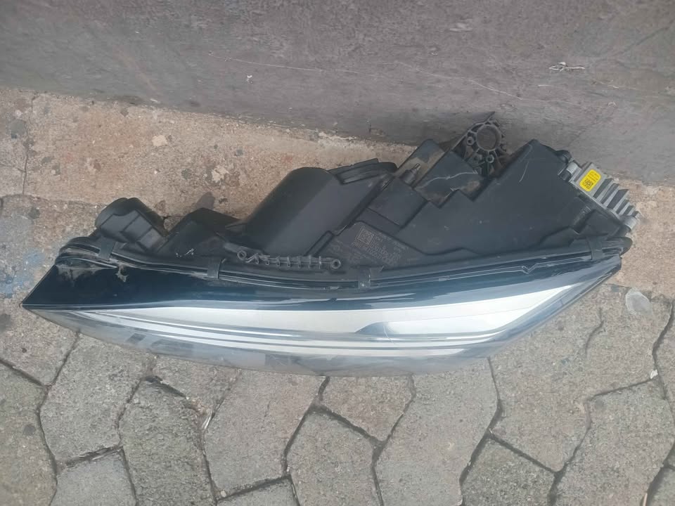 Audi A5 2016  left side headlight - Private Seller