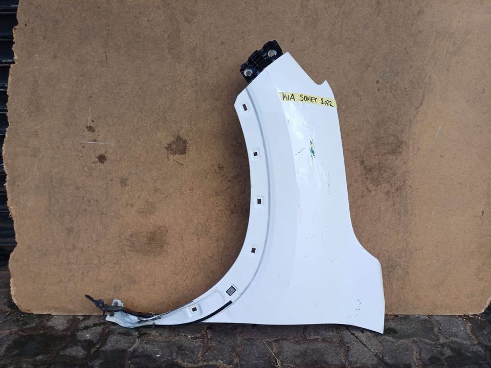 Kia Sonet fender - Private Seller Kia Sonet fender - Private Seller