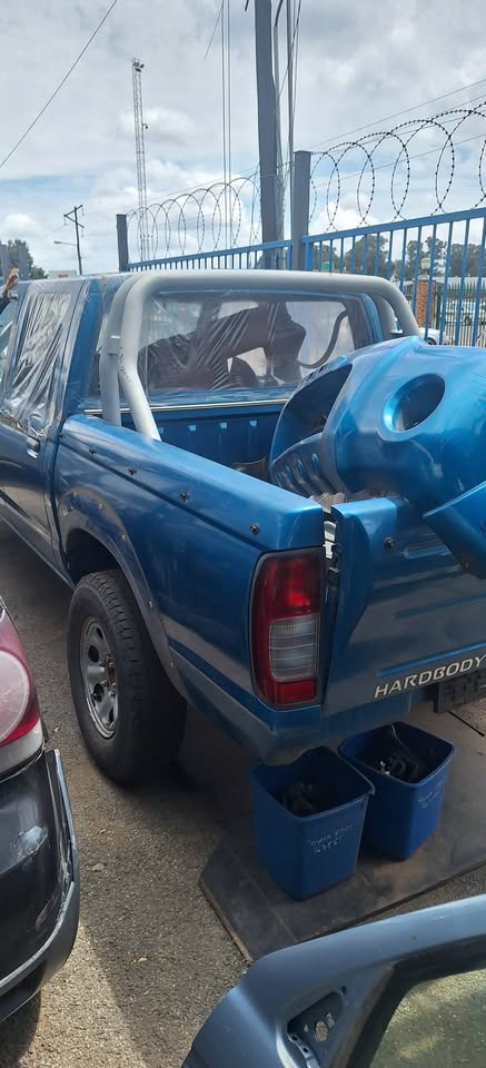 Nissan np300 hardbody stripping for spares - Private Seller