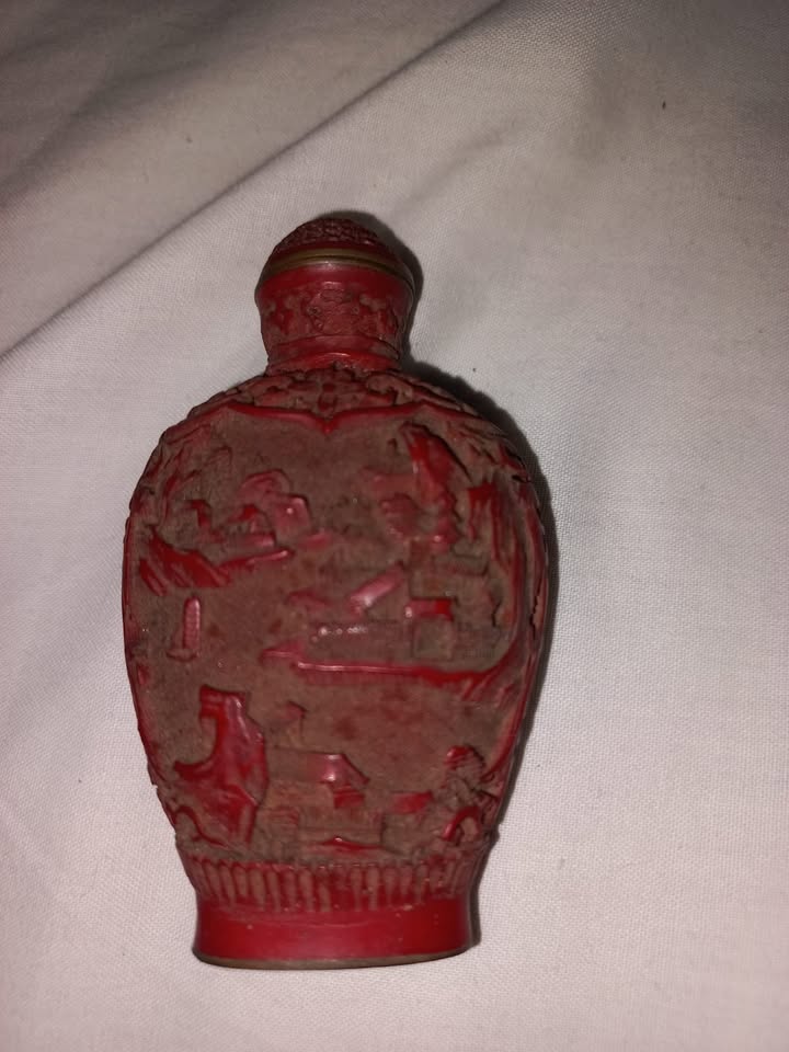 Antique Chinese Carved Cinnabar Snuff Bottle.