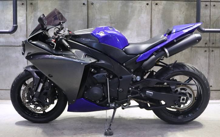 2013 Yamaha YZF-R1 Big Bang - 32 000km - Tinted Screen - Integrated Taillight - Private Seller 2013 Yamaha YZF-R1 Big Bang - 32 000km - Tinted Screen - Integrated Taillight - Private Seller