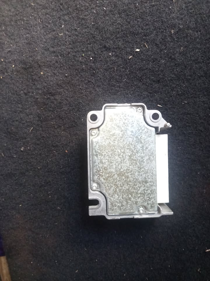 2006 Jeep Cherokee 3.7L Kj series airbag control unit - Private Seller