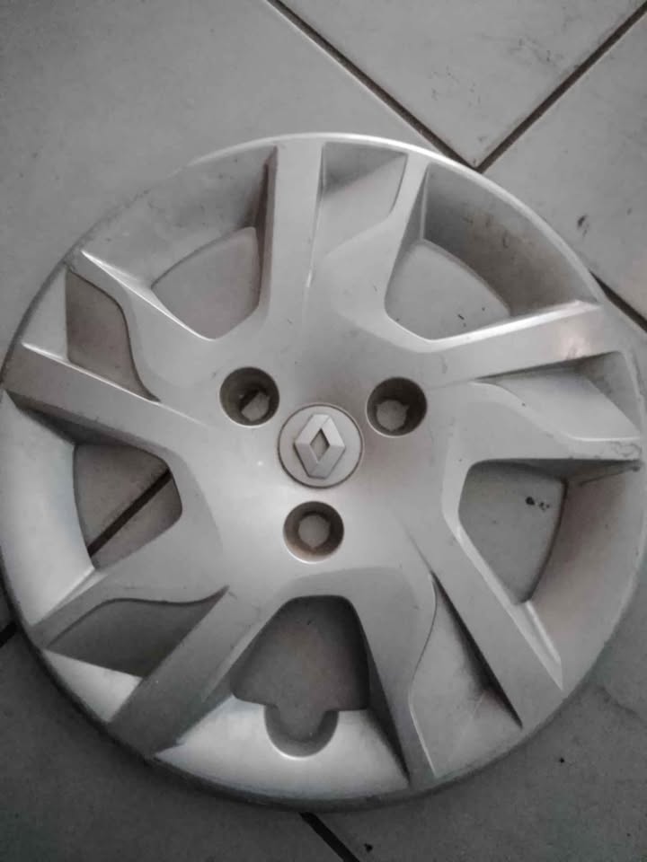 Single 14 inch Renault kwid wheel cap for sell - Private Seller Single 14 inch Renault kwid wheel cap for sell - Private Seller