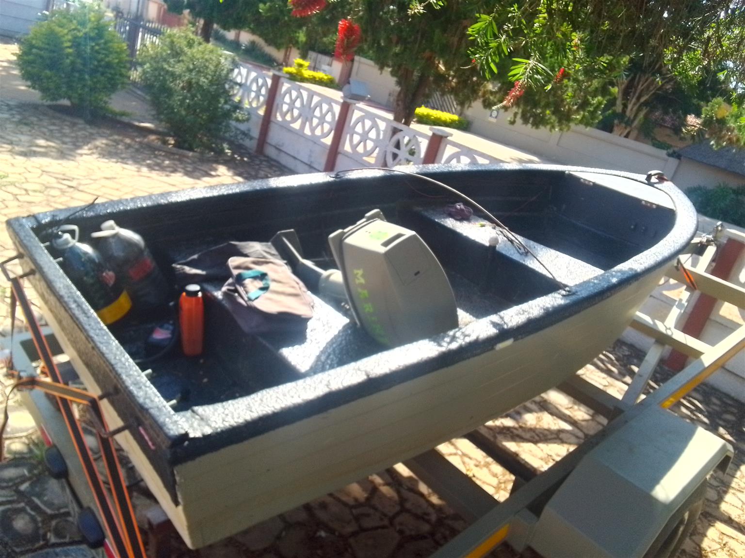 Bait boat with 2 motors