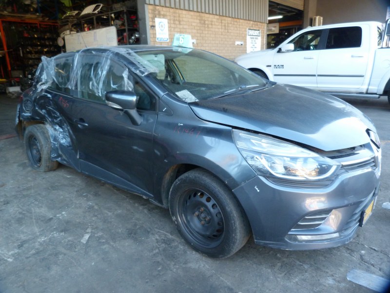 Renault Clio IV 900T Authentique Manual Charcoal - 2018 SPARESBOYZ STRIPPING FOR - Private Seller