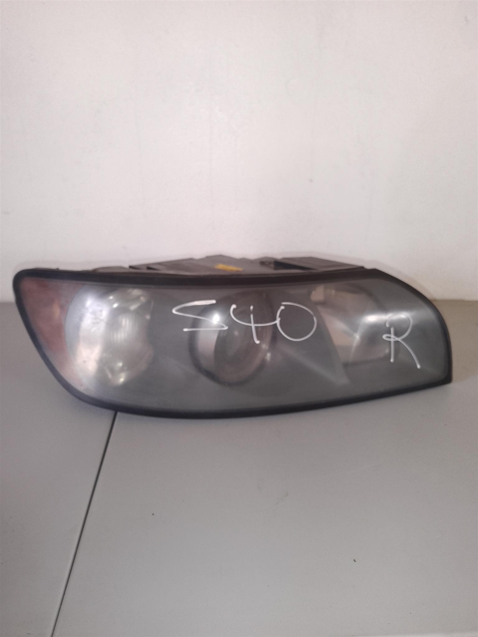 VOLVO S40 RIGHT LIGHT FOR SALE (DELIVERY AVAILABLE NATION WIDE) - Private Seller VOLVO S40 RIGHT LIGHT FOR SALE (DELIVERY AVAILABLE NATION WIDE) - Private Seller