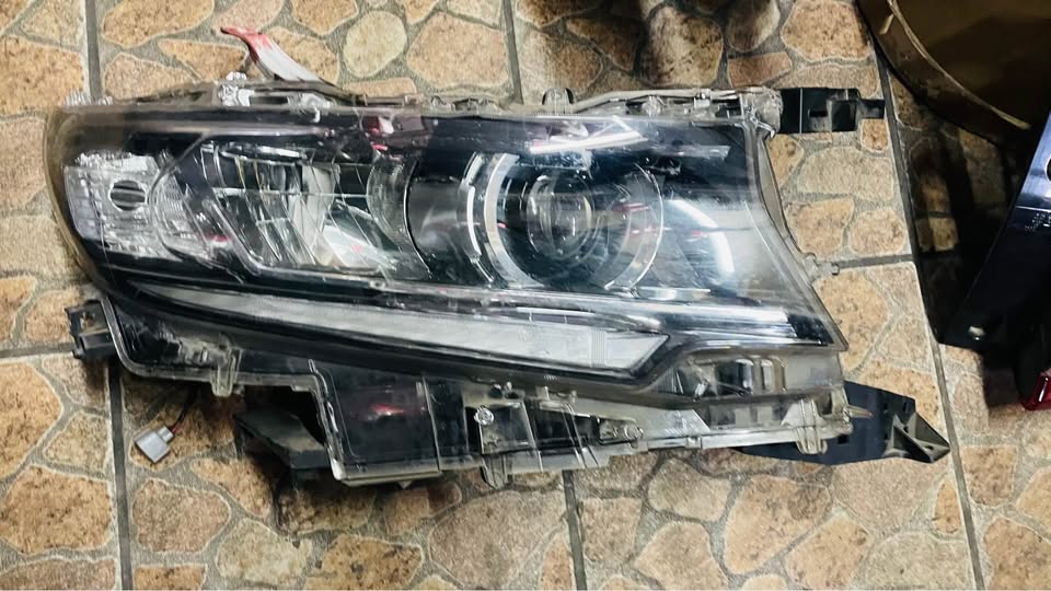 Toyota Land Cruiser Prado LED Headlight - Private Seller Toyota Land Cruiser Prado LED Headlight - Private Seller