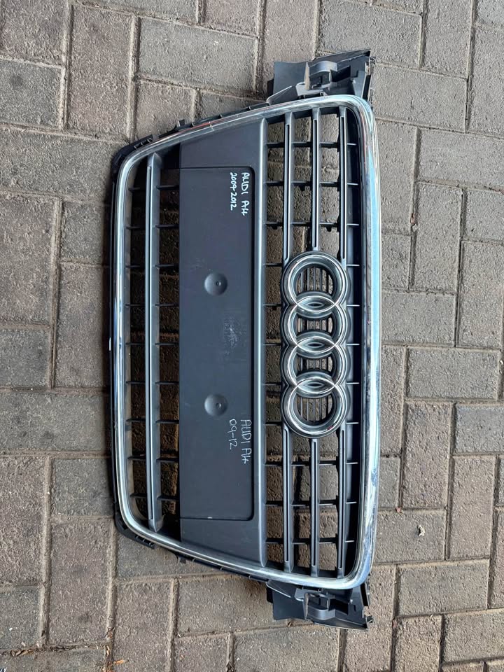 Audi A4 Main Front Bumper Grill - Private Seller Audi A4 Main Front Bumper Grill - Private Seller