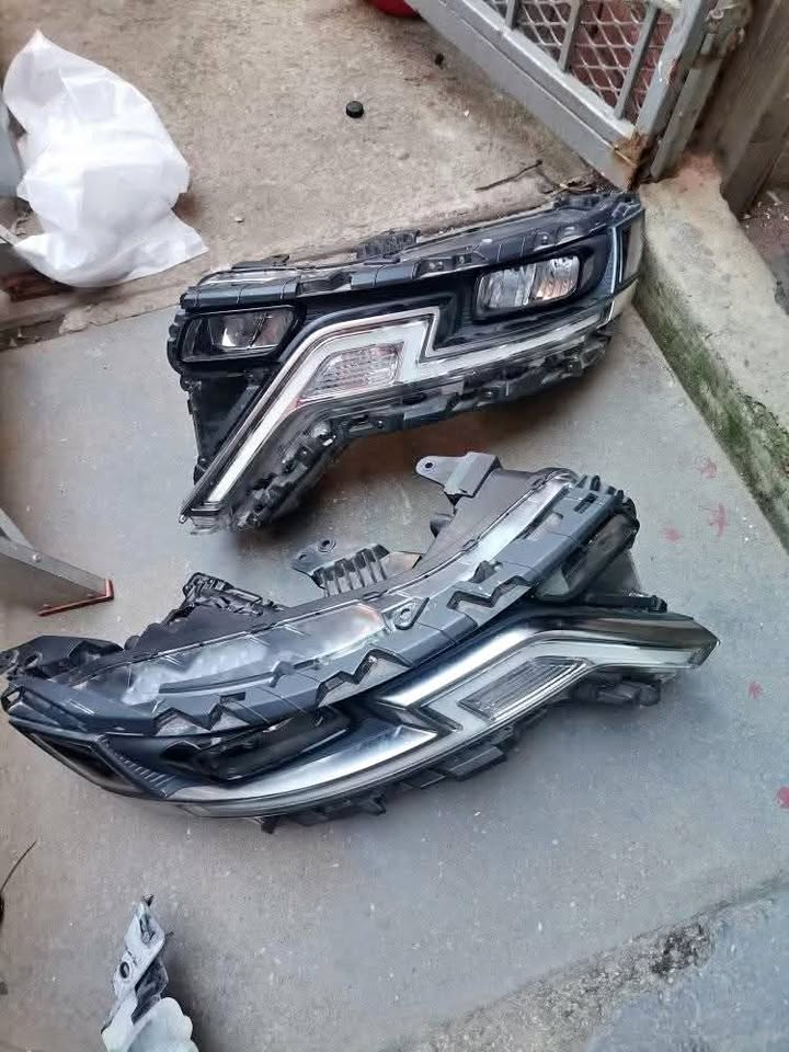 KIA Carnival Headlight Left & Right 2021 to 2024 Used Auto Body Spare Parts - Private Seller KIA Carnival Headlight Left & Right 2021 to 2024 Used Auto Body Spare Parts - Private Seller