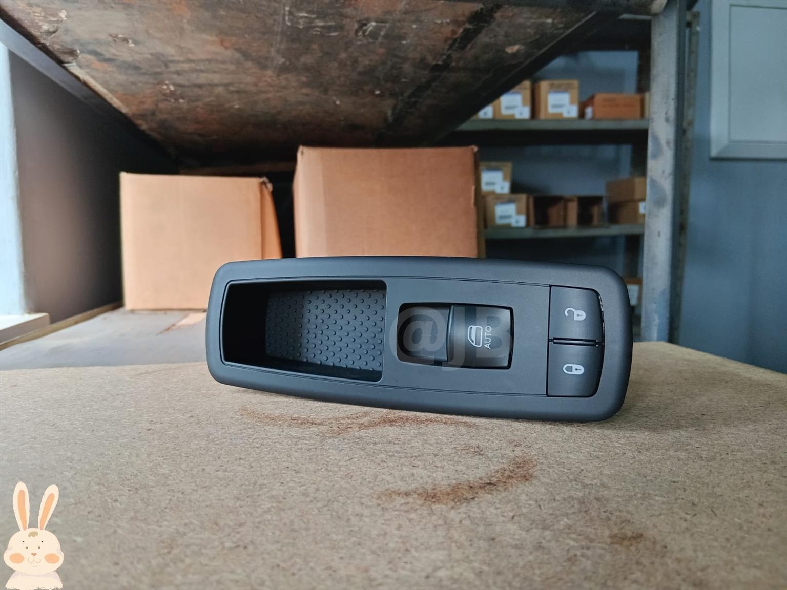 Window Switch | Passenger Side | Jeep Grand Cherokee WK2 @ Jeep Bully's - Private Seller Window Switch | Passenger Side | Jeep Grand Cherokee WK2 @ Jeep Bully's - Private Seller