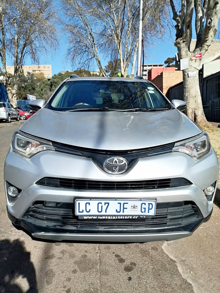 2016 TOYOTA RAV4 2.0 MANUAL TRANSMISSION IN EXCELLENT CONDITION