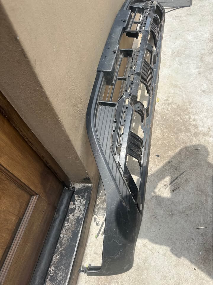 Chery Tiggo pro 4 lower bumper grille spoiler - Private Seller Chery Tiggo pro 4 lower bumper grille spoiler - Private Seller