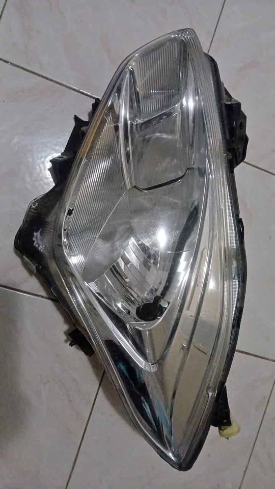 Suzuki swift headlight - Private Seller Suzuki swift headlight - Private Seller