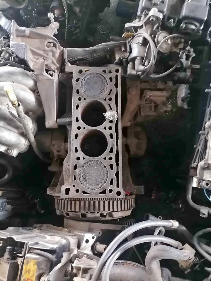 Renault 2L petrol sub assembly - Private Seller Renault 2L petrol sub assembly - Private Seller