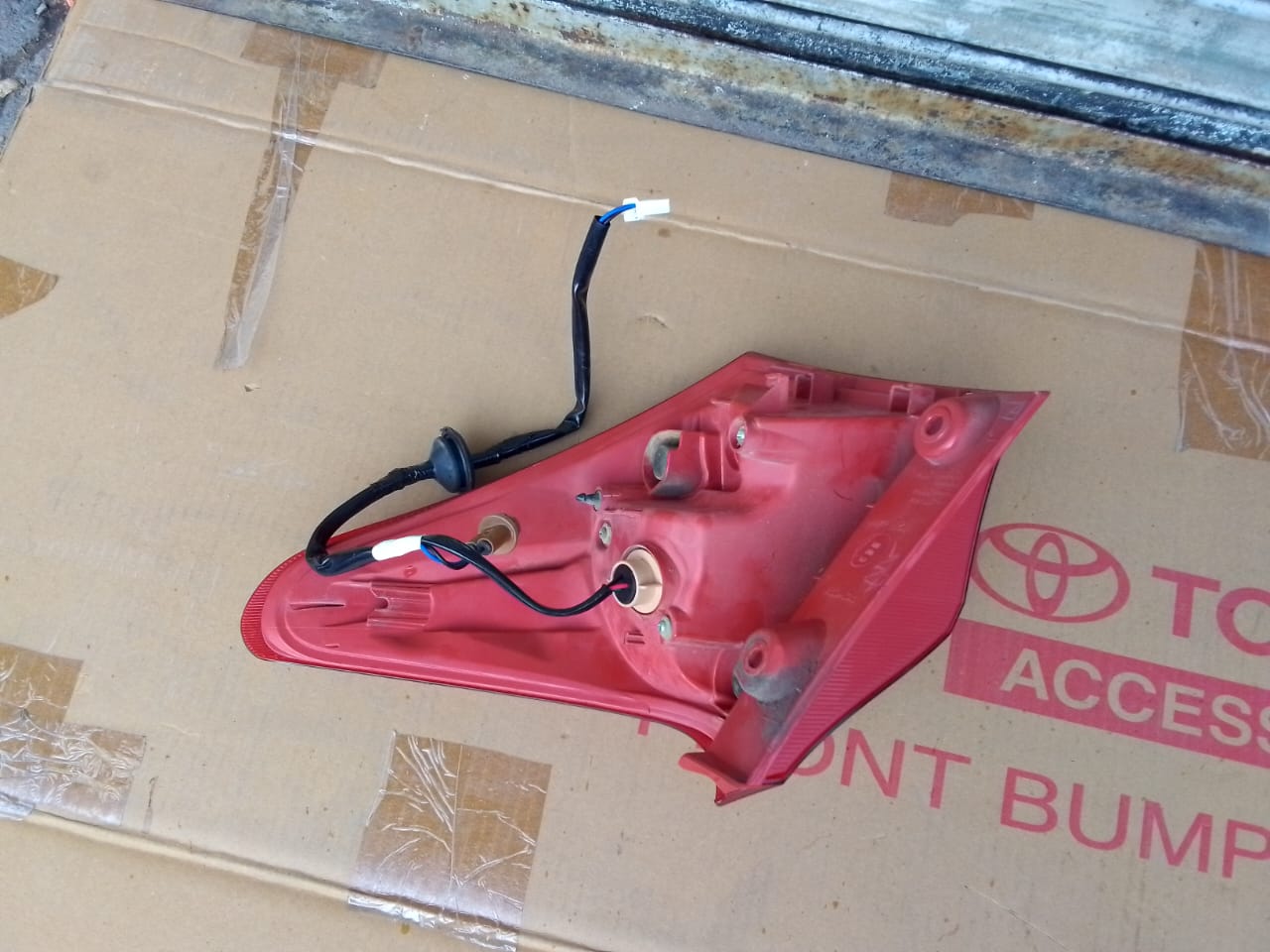 ( 2013-2015) TOYOTA YAURIS LHS REAR TAILIGHT - Private Seller