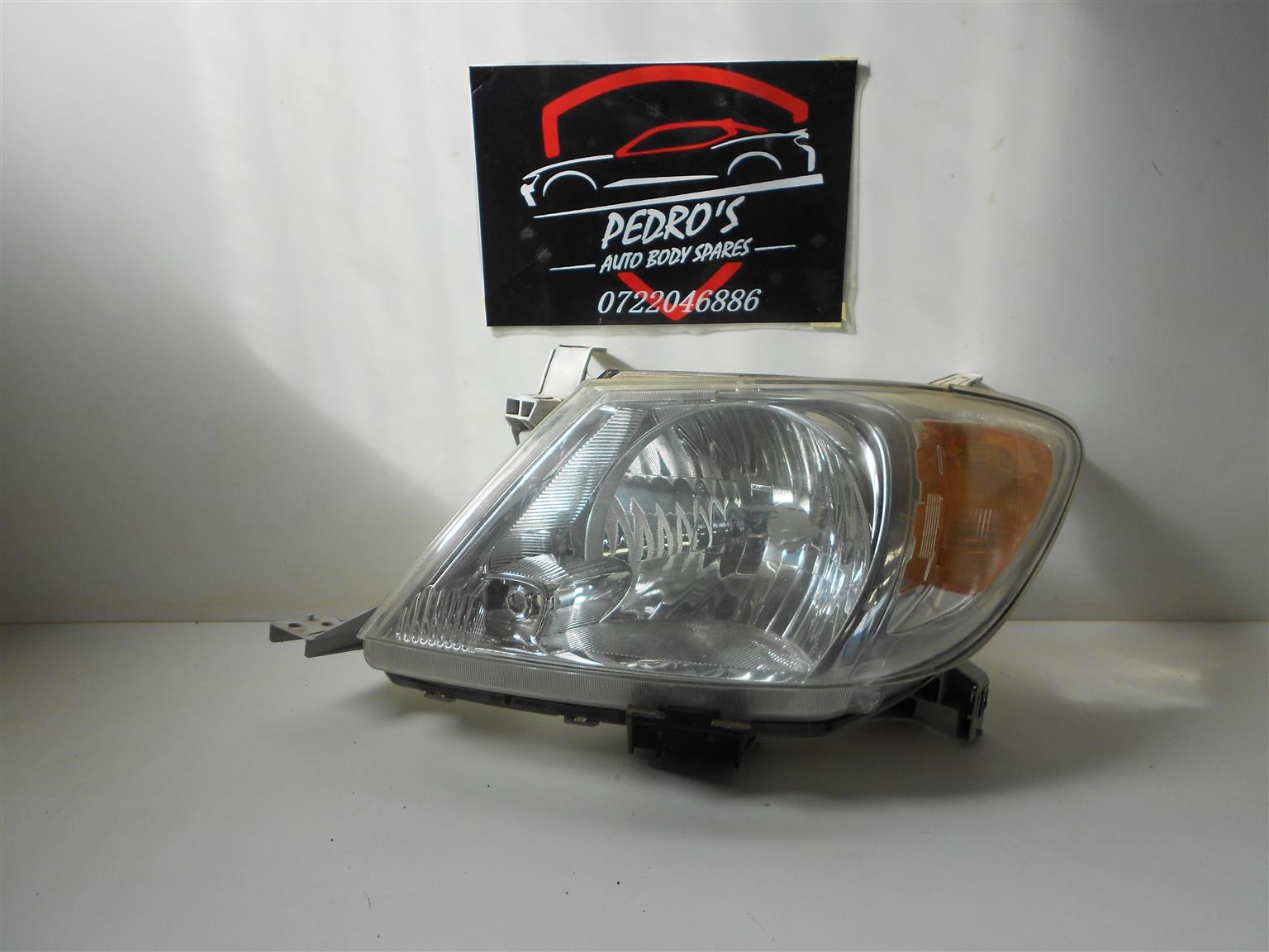 Toyota Hilux MK6 Left Headlight - Private Seller Toyota Hilux MK6 Left Headlight - Private Seller