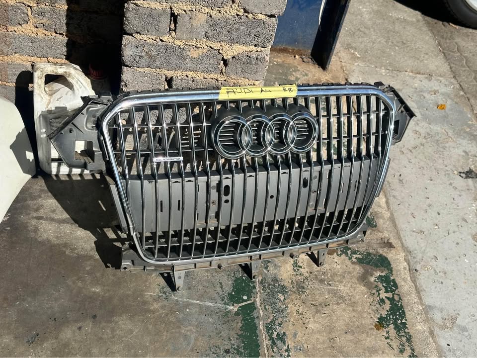 Audi A4 B8 top grille - Private Seller Audi A4 B8 top grille - Private Seller