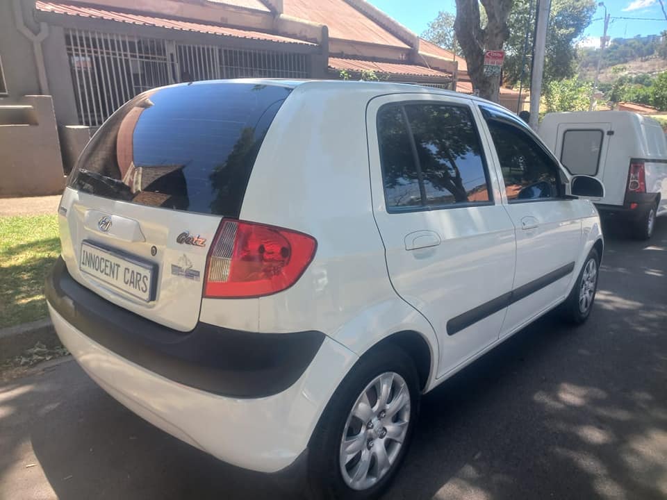 2009 HYUNDAI GETZ 1.4 PETROL, MANUAL, WHITE COLOR, MILEAGE PRICE PARE KEY.