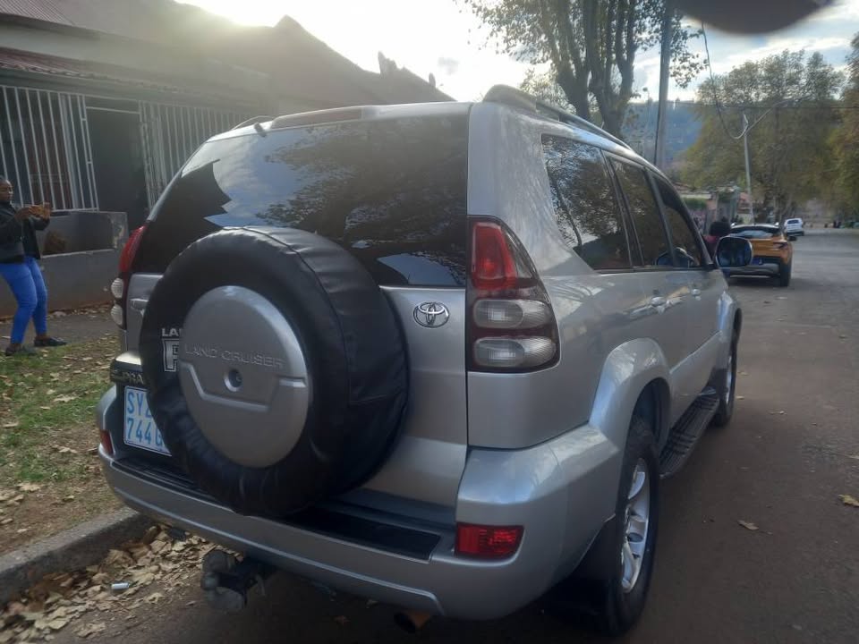 2007 TOYOTA LAND CRUISER PRADO V6 4.0 PETROL, AUTOMATIC 4X4, SILVER, 195000KM