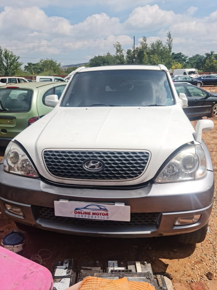 2006 HYUNDAI TERRACAN PETROL STRIPPING AS SPARES - Private Seller