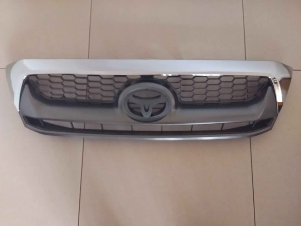 TOYOTA HILUX 2009/11  BRAND NEW FRONT GRILLES FOR SALE