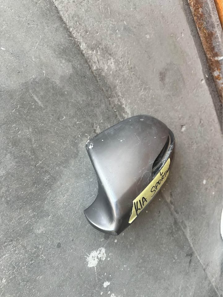 Kia Sportage side mirror cover - Private Seller Kia Sportage side mirror cover - Private Seller