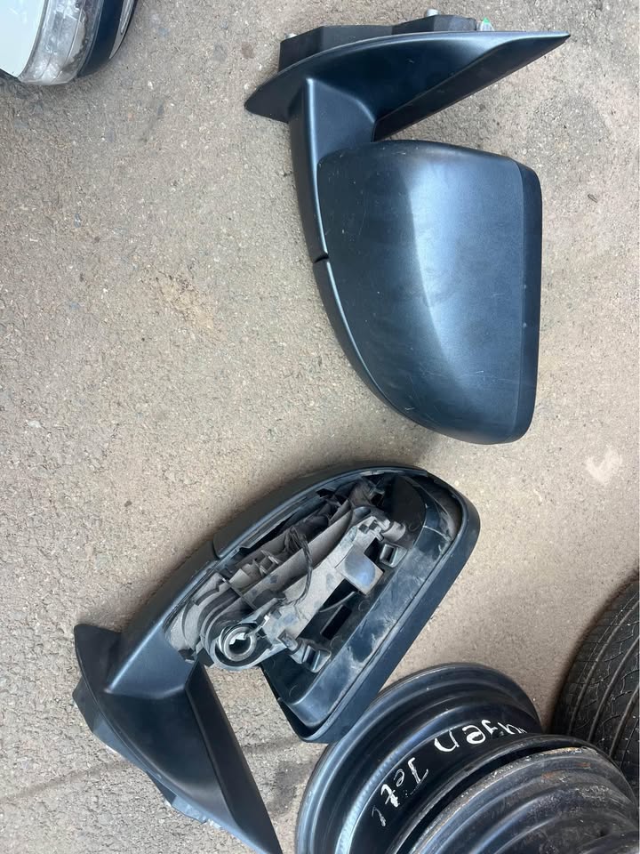 Ford ranger T6 Door mirrors available call or whatapp - Private Seller