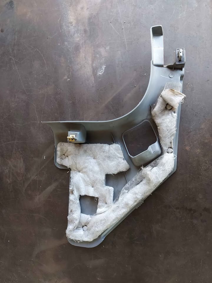 Used Jeep Cherokee KJ Passenger side Footwell Side Kick Panel P/N 5GE67TRMA