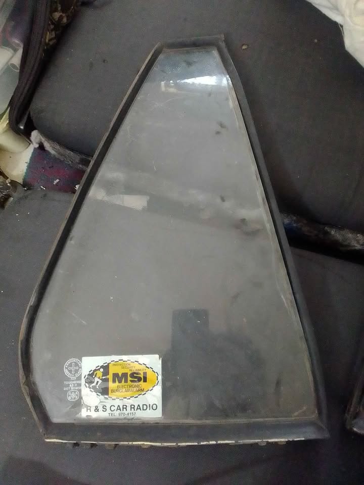 1987 TOYOTA COROLLA RIGHT AND LEFT REAR QUARTER GLASS - Private Seller 1987 TOYOTA COROLLA RIGHT AND LEFT REAR QUARTER GLASS - Private Seller